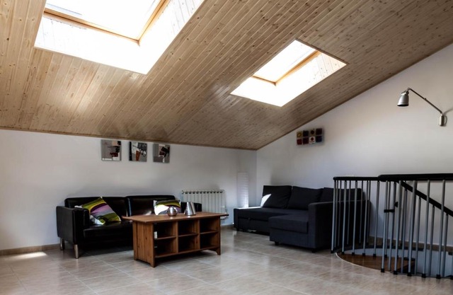 DUPLEX FRENTE A PISTAS