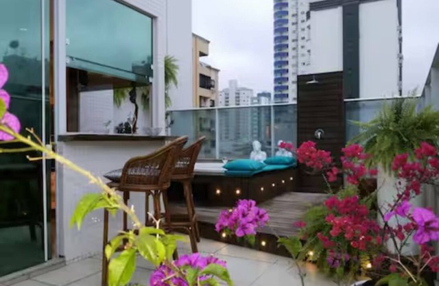 Duplex Penthouse, 2 Hydros, 5 Bedrooms, 300m from the Sea