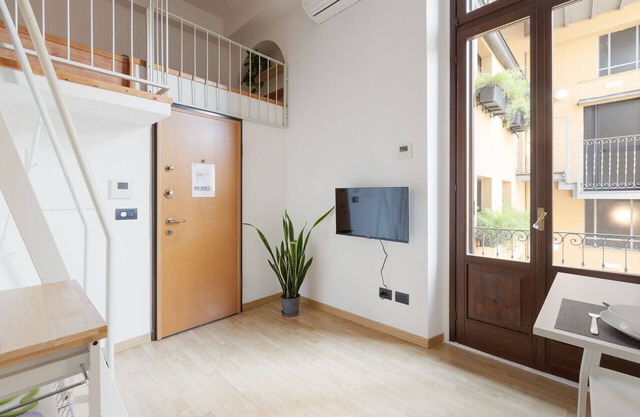 Duplex with balcony on 2 levels Milan-C.so Magenta