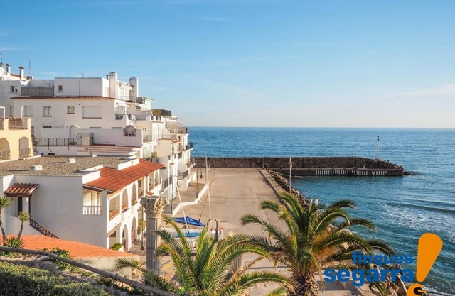Duplex with communal pool 600m from the beach