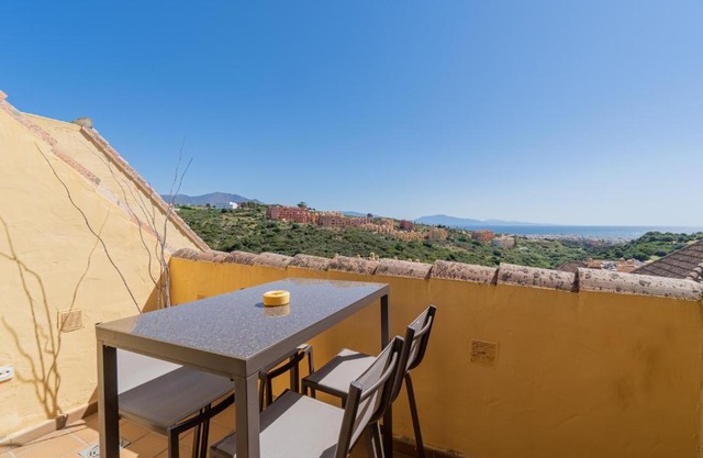Duquesa Village - Lovely 2BR Penthouse in La Duquesa with Seaviews