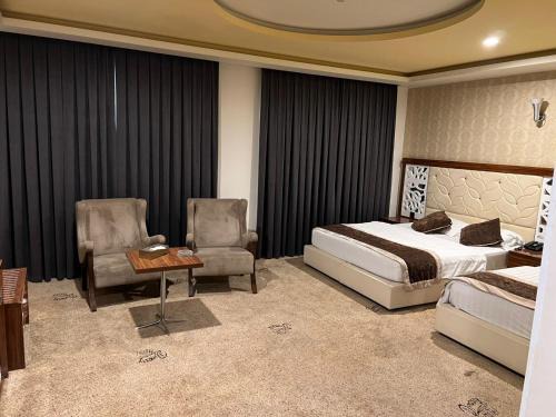 Dynasty Hotel