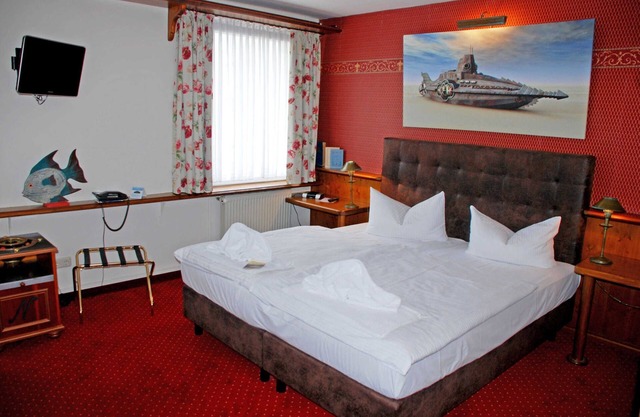 DZ 110 - DEB 014 maritime hotel with adventure gastronomy