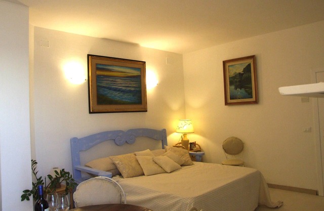 Elegant studio apartment with enchanting sea views from the terrace