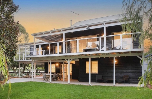 Eagle Bay Summerhaus