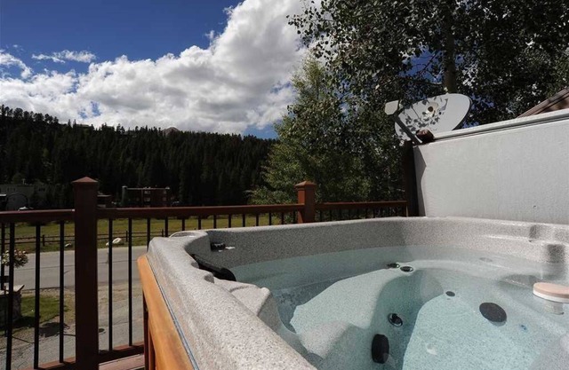Eagle Ridge 2 Townhome with Private Hot Tub