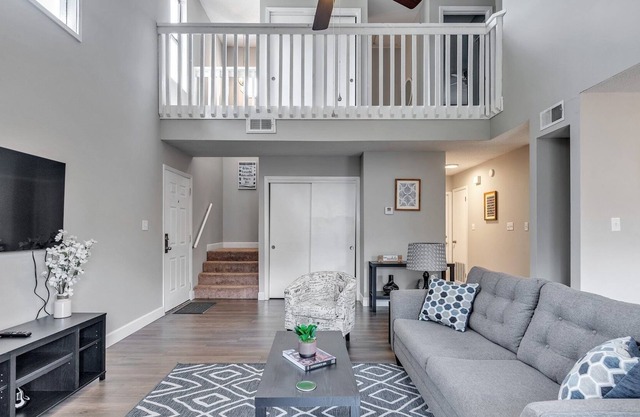 Eagles Nest - Charming Townhome in the heart of Shalimar by RedAwning