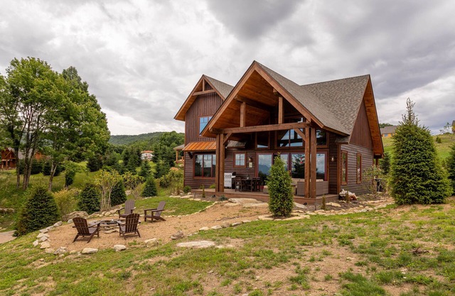 Eagles Overlook - pet friendly Eagles Nest home with pool table, views, fire pit