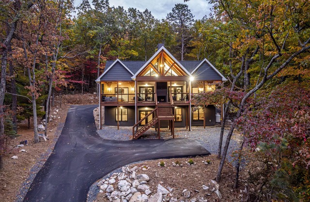 Eagles Peak Indoor Pool Decks w/Views and Hot Tubs TVs & bathrooms in all bedrooms