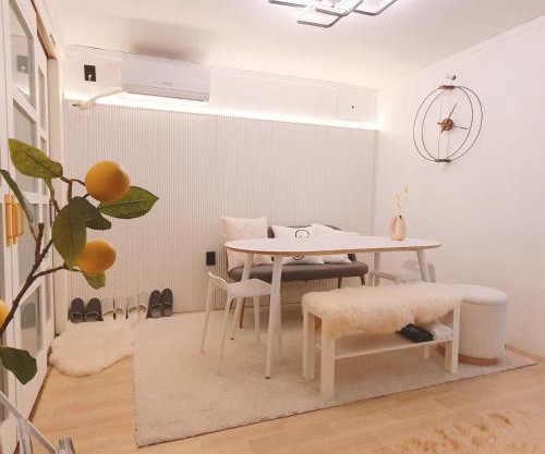 Easel House