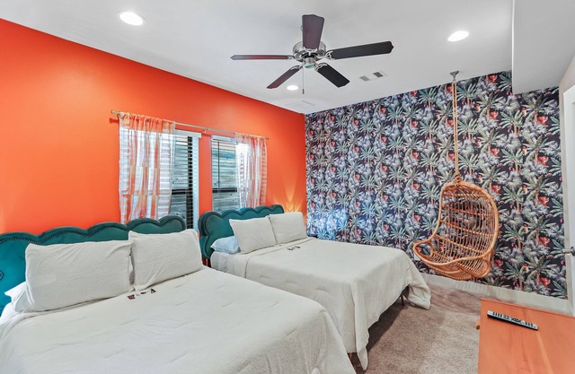 ✵East Downtown Lux✵| Sleeps 10| Free Parking