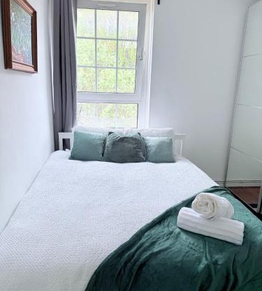 East End Escape - For 6ppl near Central LONDON - 3mins to DLR overground