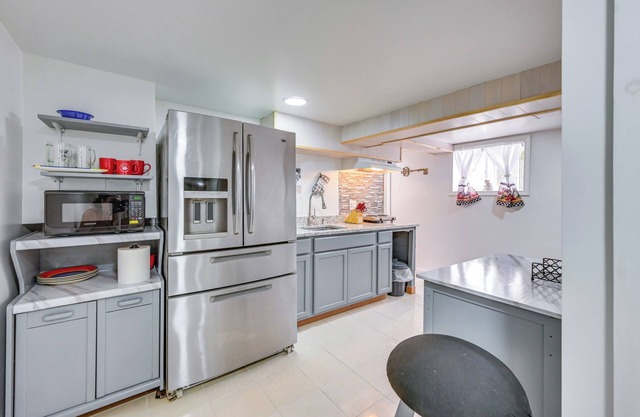 East Hartford Studio ~ 4 Mi to Downtown Hartford!