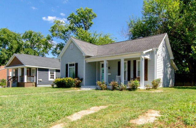 East Nash Enclave – Movie Room – Private Yard