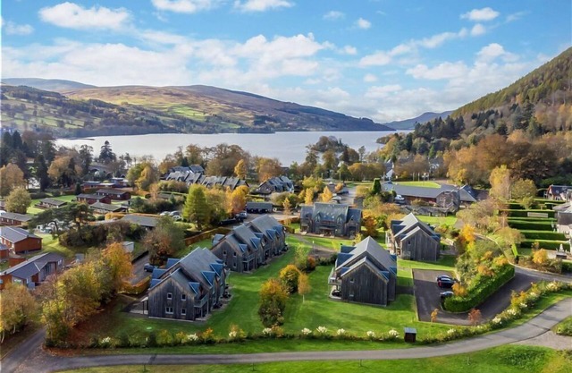 Easter Bruadair - sleeps 10 guests in 5 bedrooms