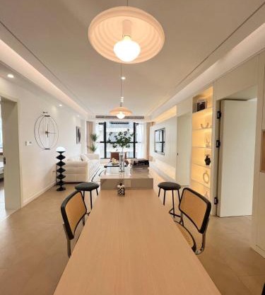 Eastern Hub - Three Bedroom Apt in Xintiandi, 50m from Metro, Many Shops and Malls Surrounded