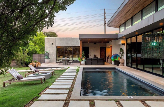 Eastside Mansion with Pool—7 Mins to Rainey Street