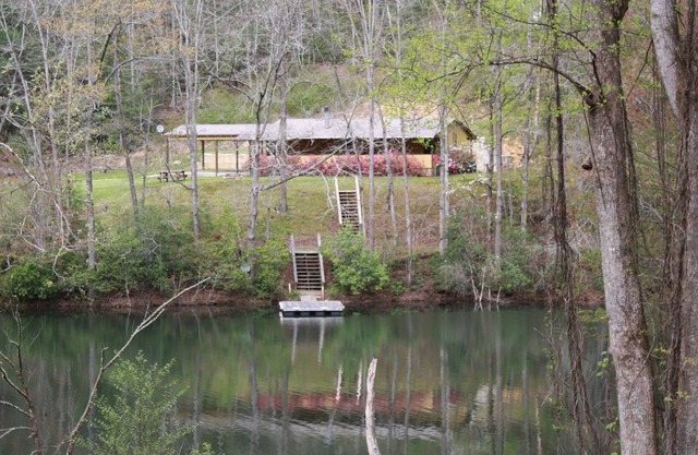 Easy Acess To Cherohala Skyway And Joyce Kilmer Forrest, Fishing and Swimmimng