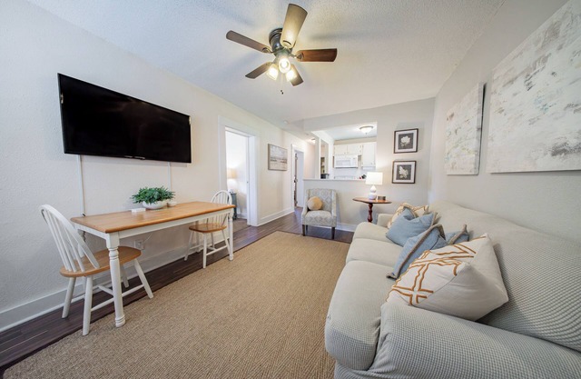 Easy Living in Midtown – 22A