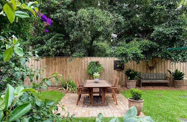 Easy stroll to main shopping hub, restaurants, cafes and walking trails