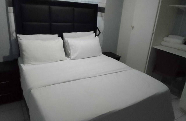 Easy Walk To Mall Central Sandton Apartment