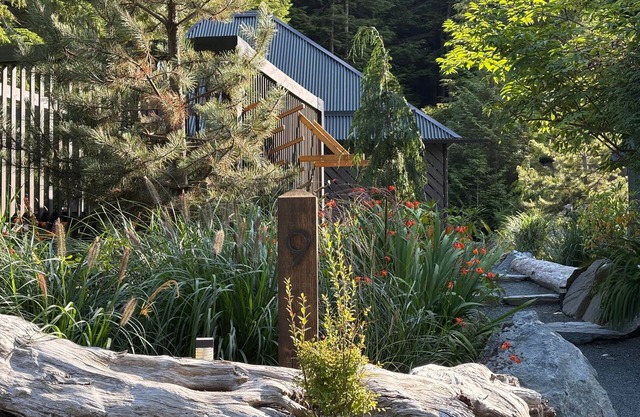 Ebb Cottage #9. Modern, Nordic Cabin. Hot Tub. Outdoor Shower