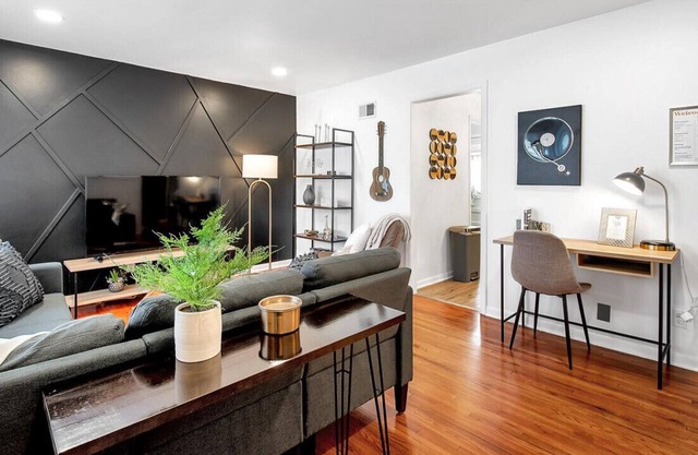 Eclectic Escape - Cozy, King