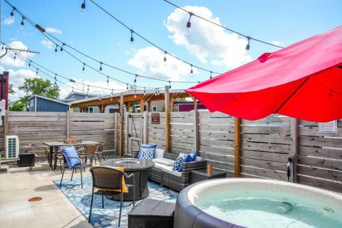 Eclipse Hot tub and billiards in Downtown Geneva