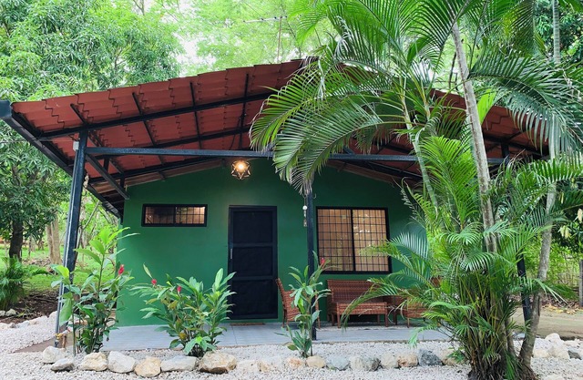 Eco-Cabina Surf House in Guanacaste Province with AC, WiFi