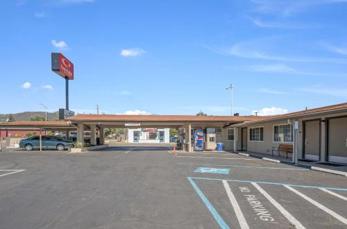 Econo Lodge Inn & Suites Yreka
