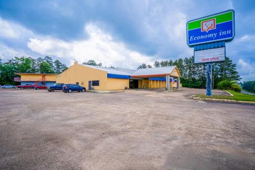 Economy Inn By Townhouse Livingston TX Hwy 59