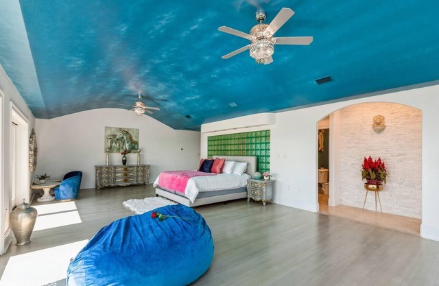 Eden House Mansion on 400 ft of Bay Frontage -20min Destin beaches, 4 acres pool