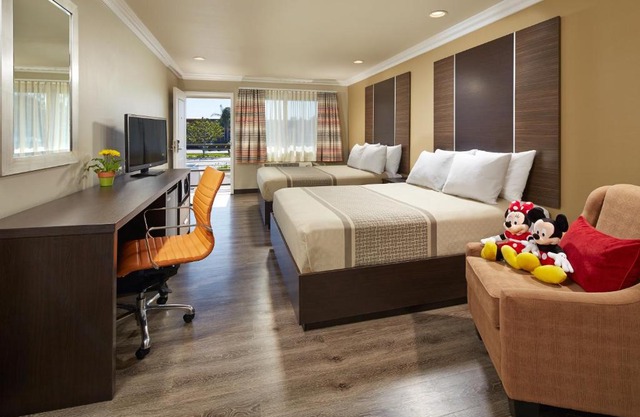Eden Roc Inn & Suites near the Maingate