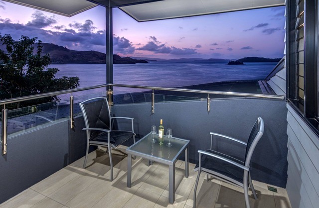 Edge 16 Hamilton Island - oceanviews, golf buggy and transfers