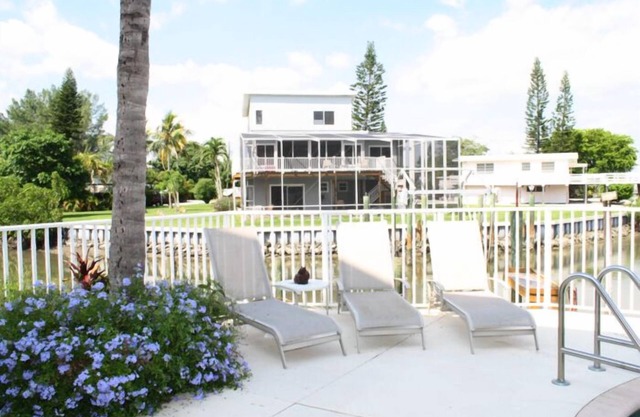 Edgewater Inn