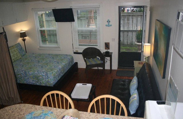 Efficiency Apartment in the Heart of Wrightsville Beach