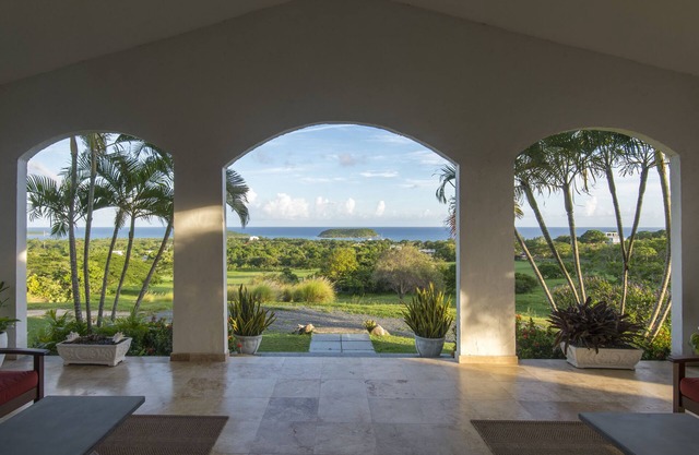 El Cerro: Main House and Pool House on 30 acres