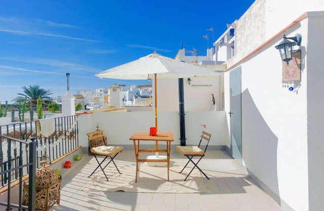 El Porton - House In El Borge. Free Wifi