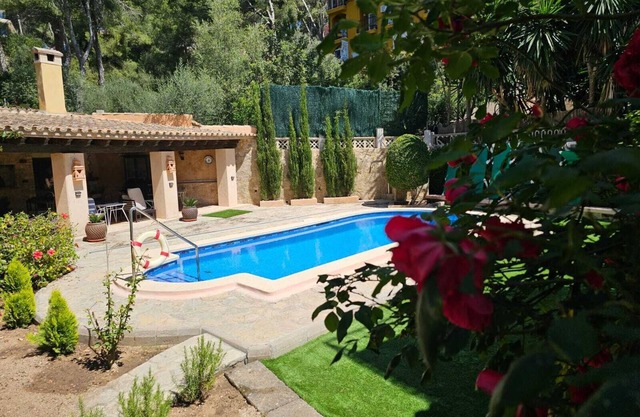 El Ranchito, villa in Paguera, Majorca, quiet area, with swimming pool and barbecue.