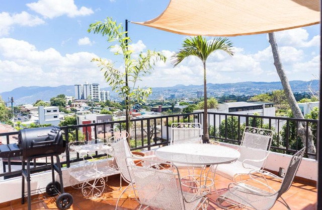 El Salvador Stays - Casa Escalon