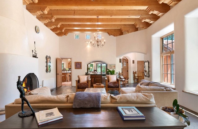 El Torreon - Luxury Home, Serene Surroundings