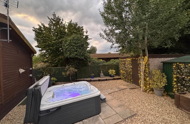 Elckys Holiday HOT TUB Lodge York