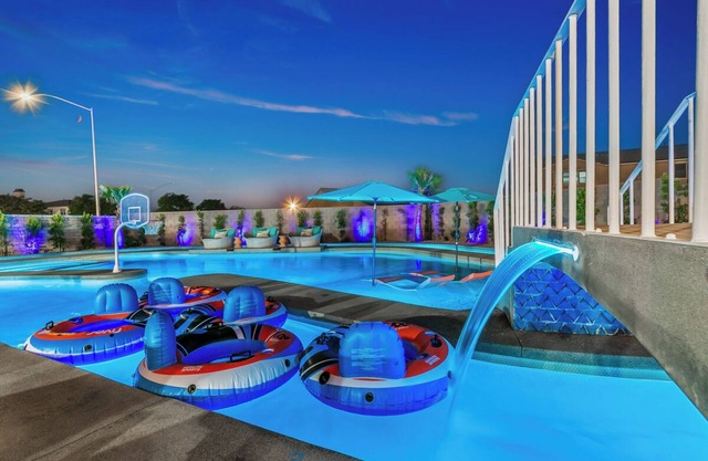 Electric Slide- Lazy River, Pickleball, Resort backyard & Game room