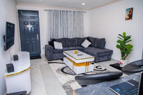 Elegant 2-BD -Scenic Views & Central Location