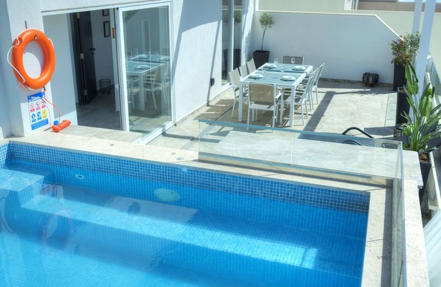 Elegant 2 bedrooms, large sun terrace, pool GCAT1-1