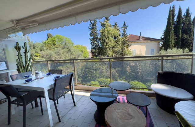 Elegant 2-room apartment - pool and garage