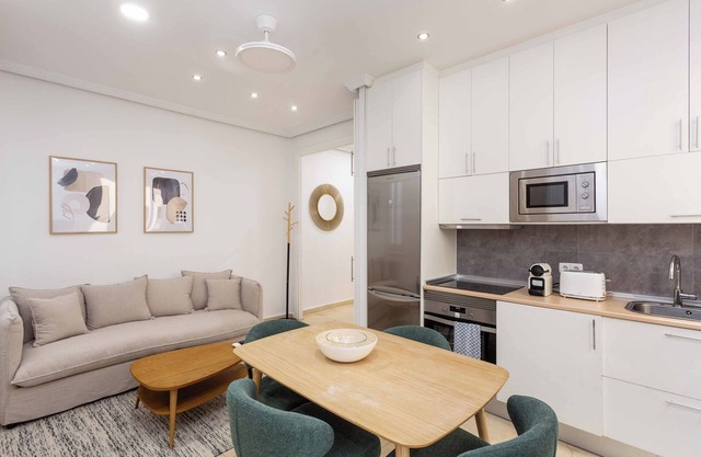 Elegant 2BR/2BA Apartment – Salamanca District