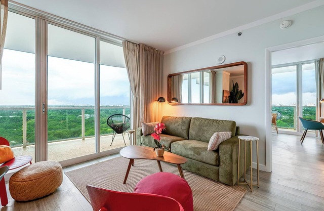 Elegant 2BR Condo at Hotel Arya | Full Kitchen, Wraparound Views, Washer/Dryer, 2 Parking Spots