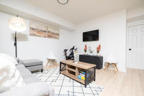 Elegant 2BR Near DC Sights & H Street
