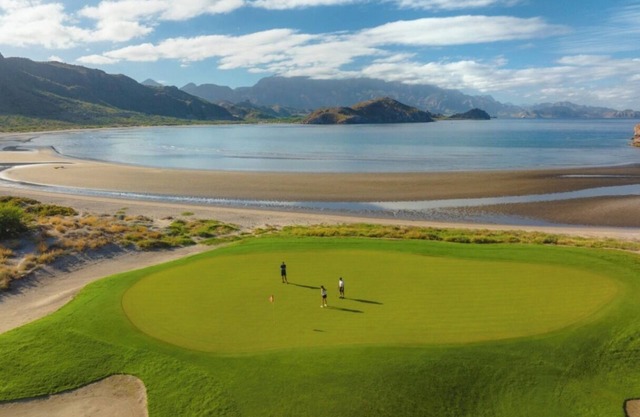 Elegant 2BR Penthouse in Loreto with Ocean Views & Golf Access